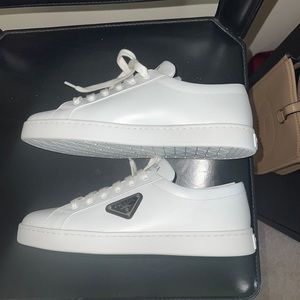 Prada downtown leather sneaker EU 40